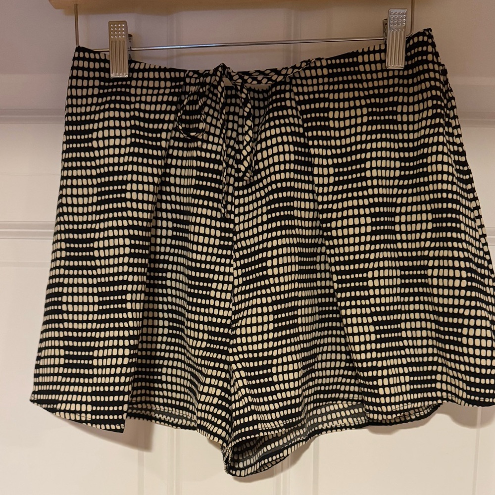 Forever 21 Contemporary Shorts | Size Medium